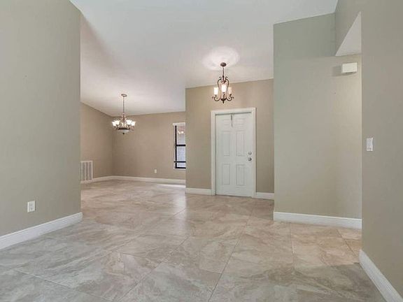 5th image of 2713 Yarmouth Dr