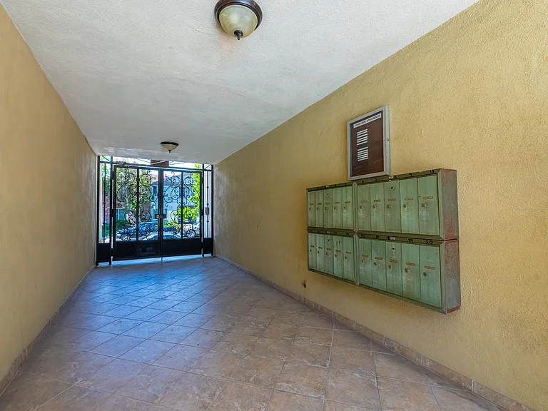8740 Owensmouth Ave #9 — Photo 14