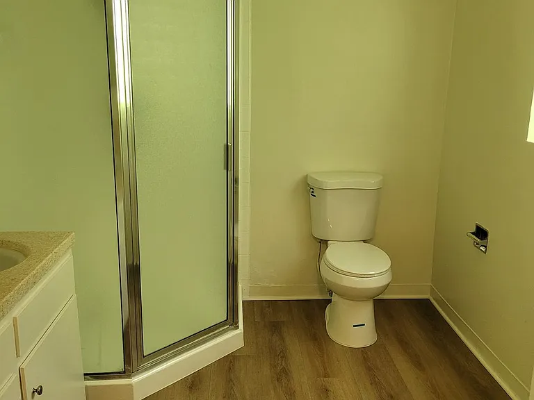 100 - Kimberly Apartments — Photo 4