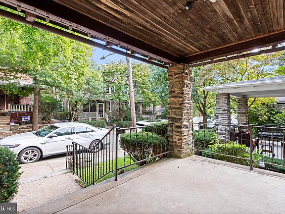 3rd image of 129 W Nippon St
