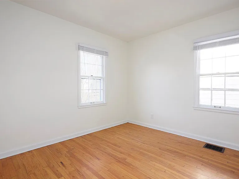 208 S Clark St — Photo 6