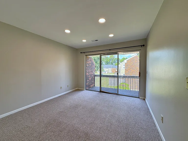 1702 Granville Rd — Photo 6