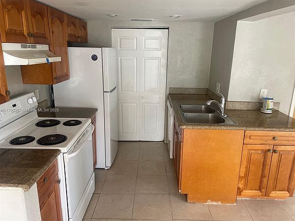 3rd image of 7902 NW 72nd Ave