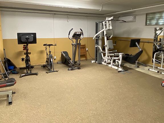 Workout room with Sauna and shower.
