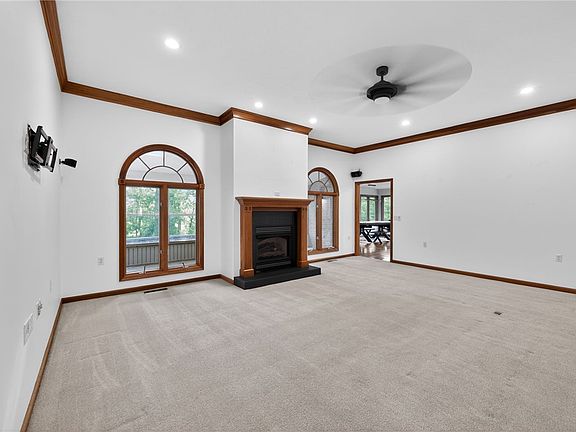 5th image of 124 Stoney Brook Dr