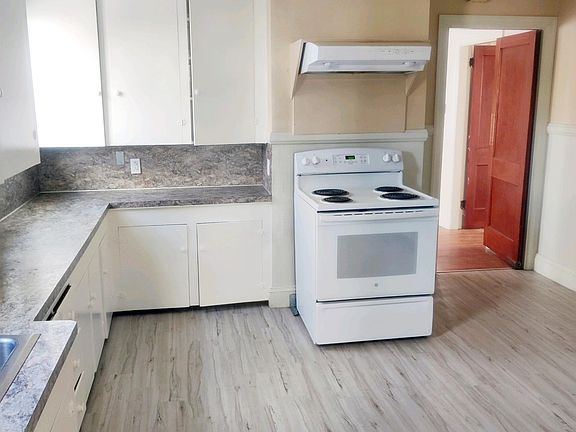 3rd image of 50 Walnut St