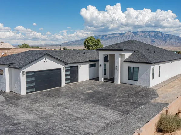 704 Chihuahua Rd NE, Rio Rancho, NM 87144