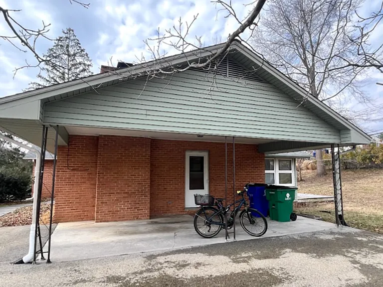 600 Broce Dr — Photo 3