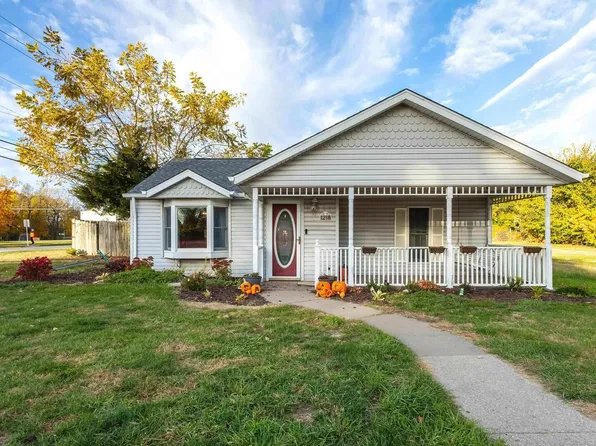 1218 N 14th St, Silvis, IL 61282