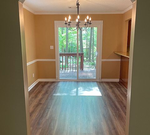 Dining room. Porch.