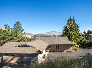 1729 Canyon Crest Dr, Wenatchee, WA 98801