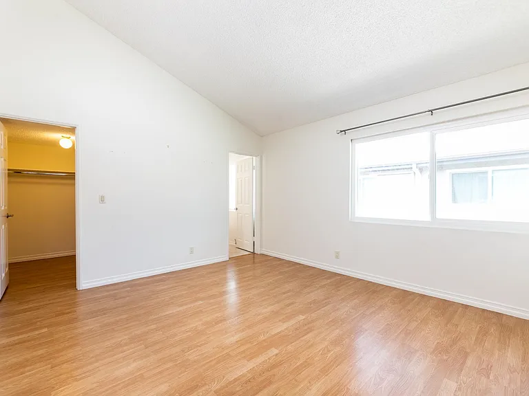 12416 Magnolia Blvd #9 — Photo 16