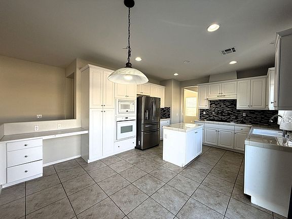 3rd image of 4715 W Avenue J4