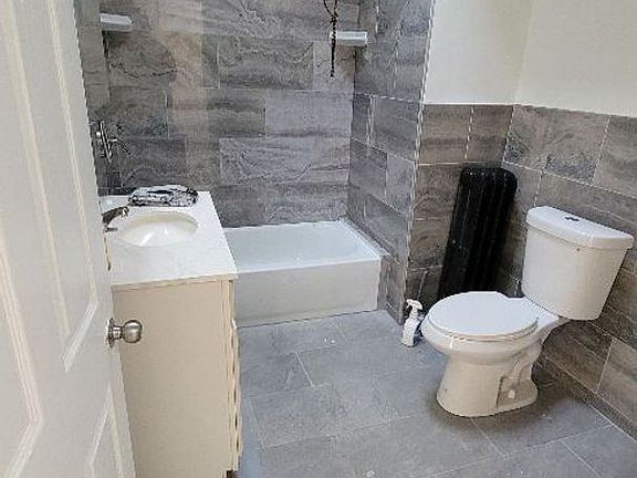 5th image of 321 E Roosevelt Blvd #2