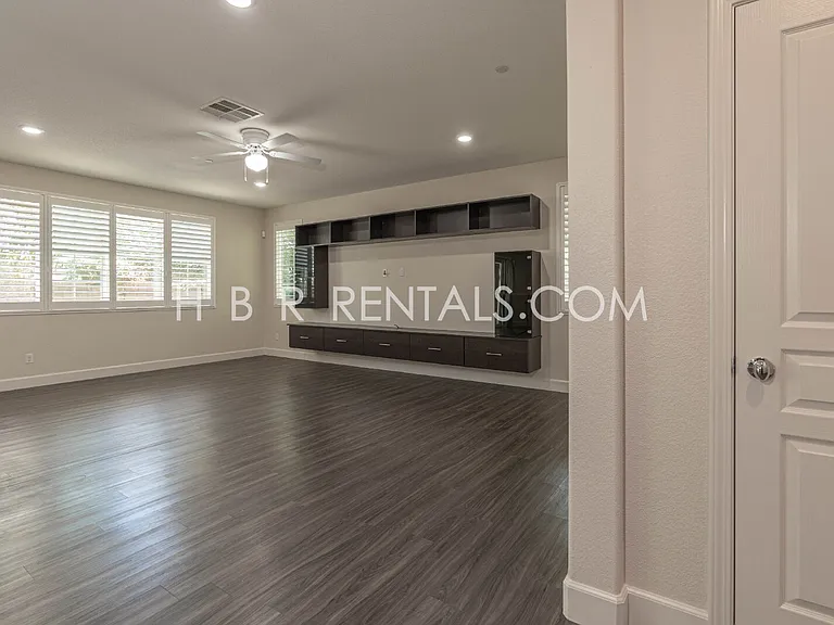 1496 Dairy Dr — Photo 4