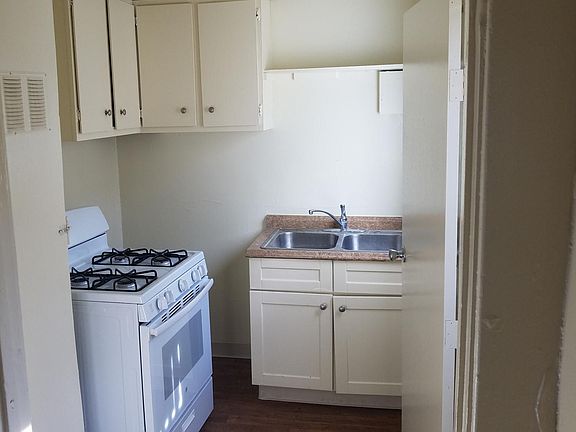 4th image of 916 Watson Ave