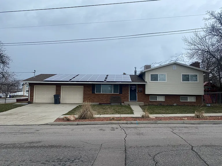 411 E 100 S — Photo 8