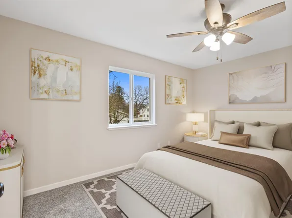 819 W 6th St, Cedar Falls, IA 50613