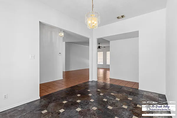 3 bed, 2.0 bath, 1993 sqft, $1,800 — Photo 4