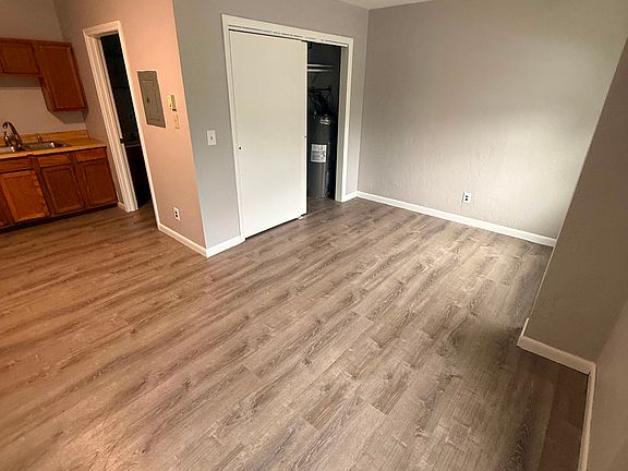 4th image of 818 E Main St