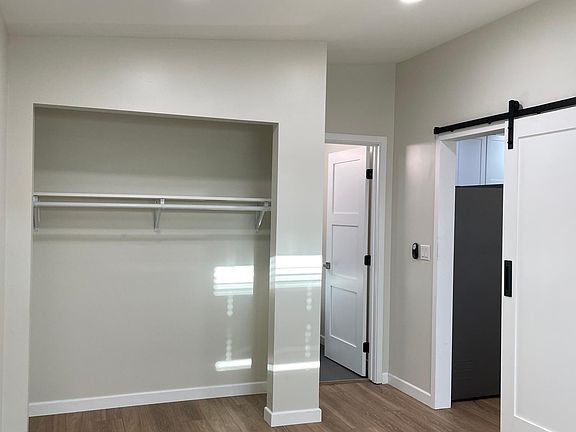 5th image of 3832 Marlborough Ave #3832