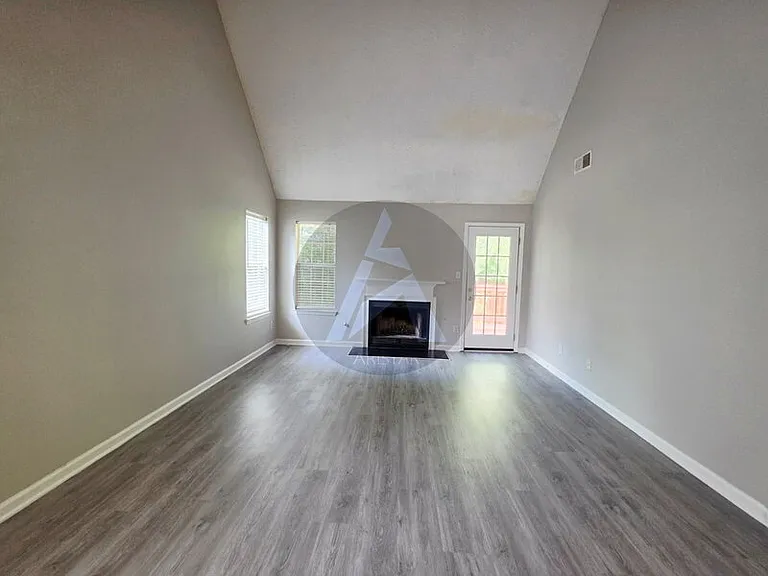 1423 Shiloh Way NW — Photo 3