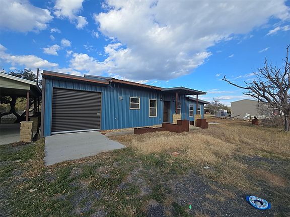 4th image of 304 Spring St