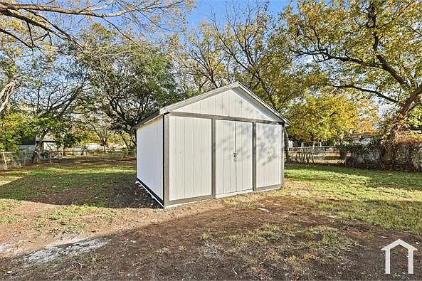 436 Carver St — Photo 16
