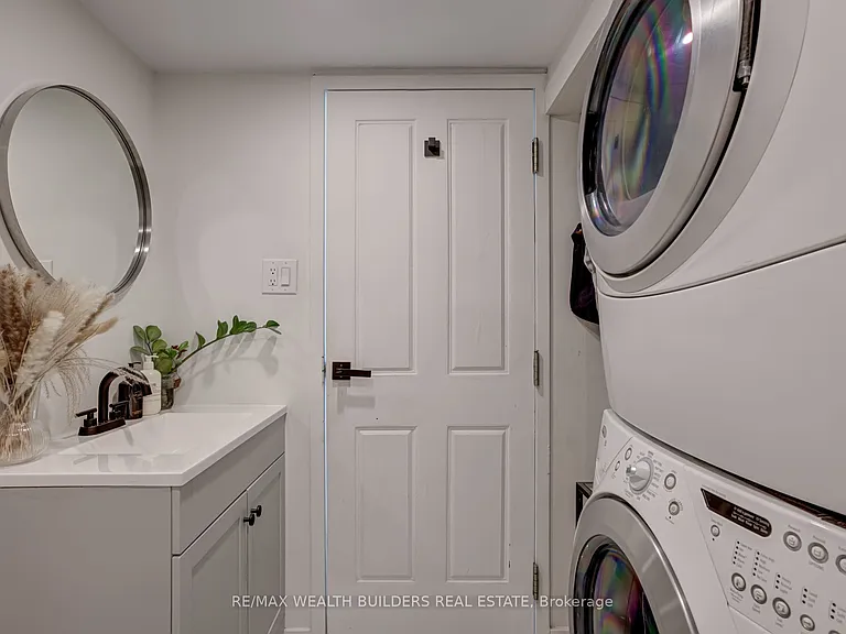 393 King St E #403 — Photo 10