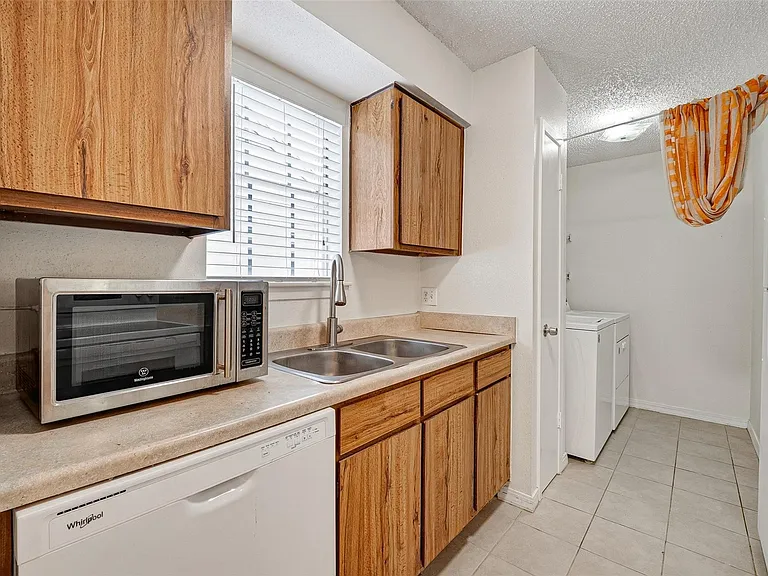 2800 Jeanetta St #406 — Photo 17