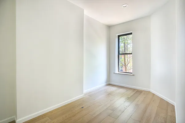 Rented by Compass | media 9