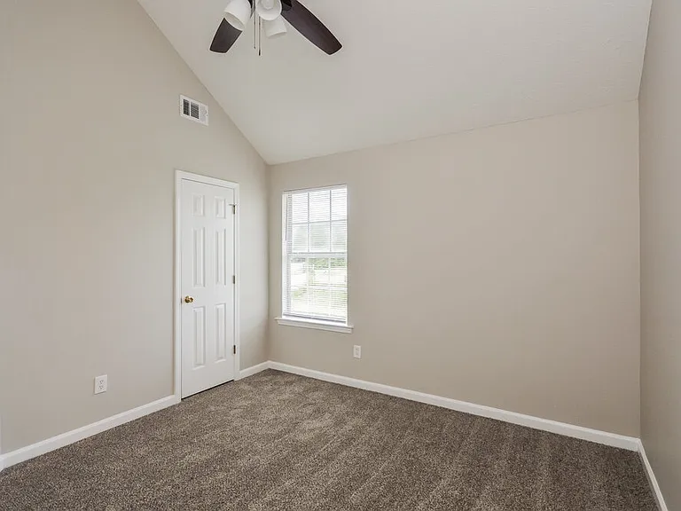 95 Hazelhurst Dr — Photo 15