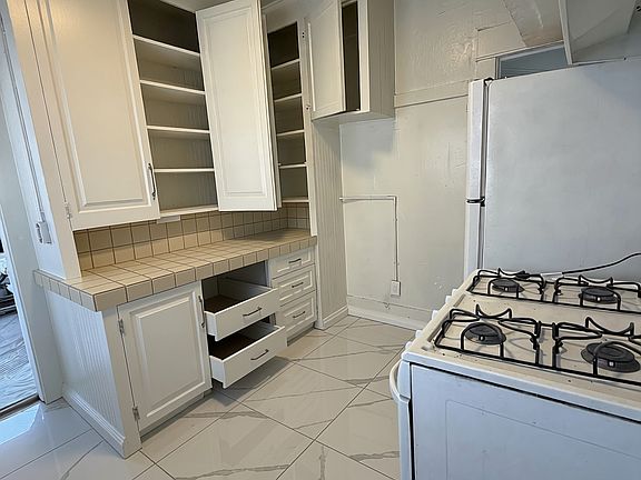 2nd image of 203 N Boylston St #1/2