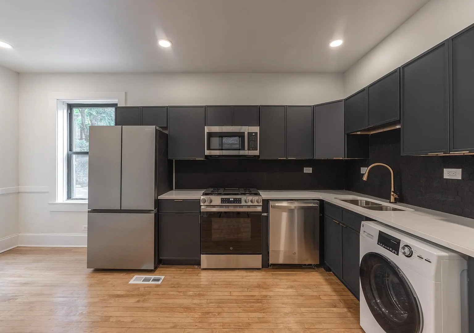 2301 N Leavitt St — Photo 4