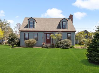 366 Paradise Ave, Middletown, RI 02842