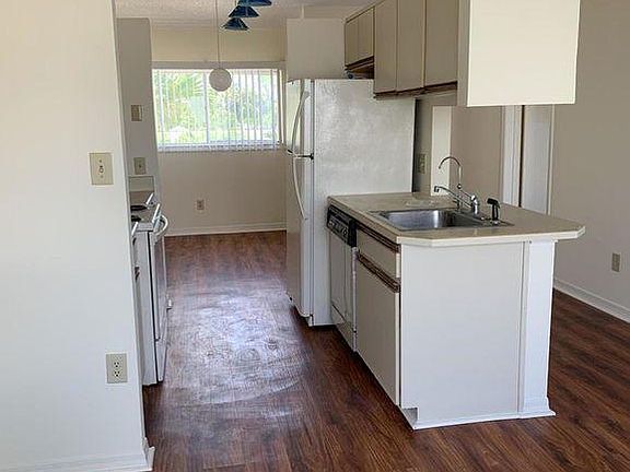 4th image of 130 Beach Park Ln