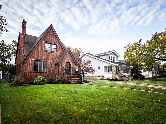 3rd image of 17001 Woodbury Ave