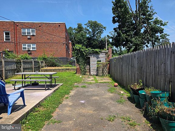 3rd image of 1319 W Champlost St #21