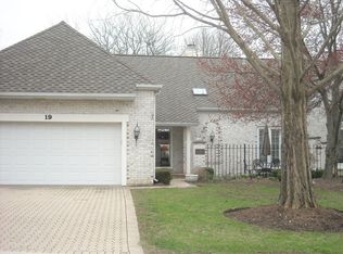 19 Hillcrest Dr, Sugar Grove, IL 60554