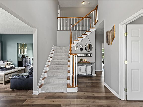 2nd image of 7971 Chateau Ln