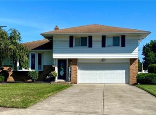 409 Long Ridge Dr, Seven Hills, OH 44131