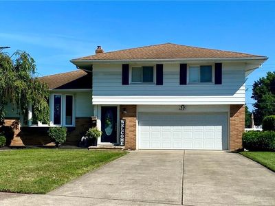 409 Long Ridge Dr, Seven Hills, OH, 44131