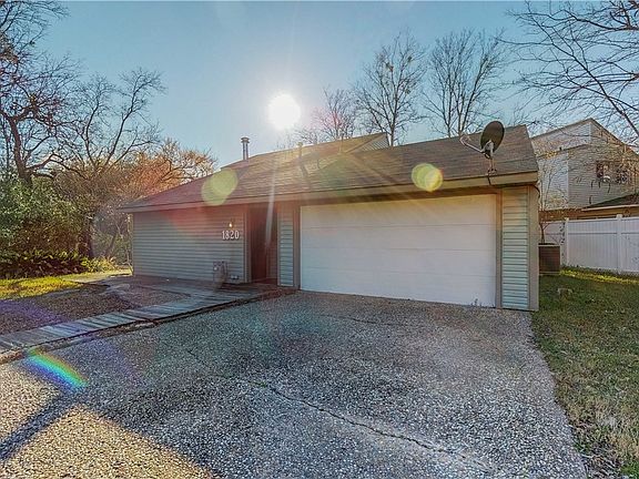 3rd image of 1820 Langford St