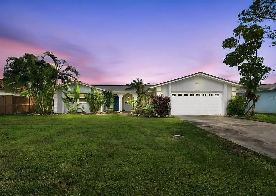 128 98th Ave N