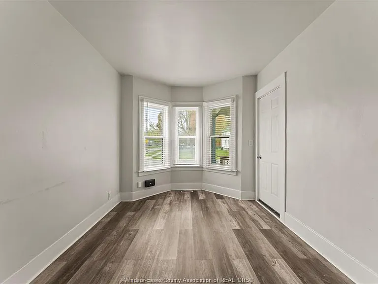 890 Howard Ave — Photo 7