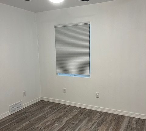 2nd image of 1617 Barr Ave