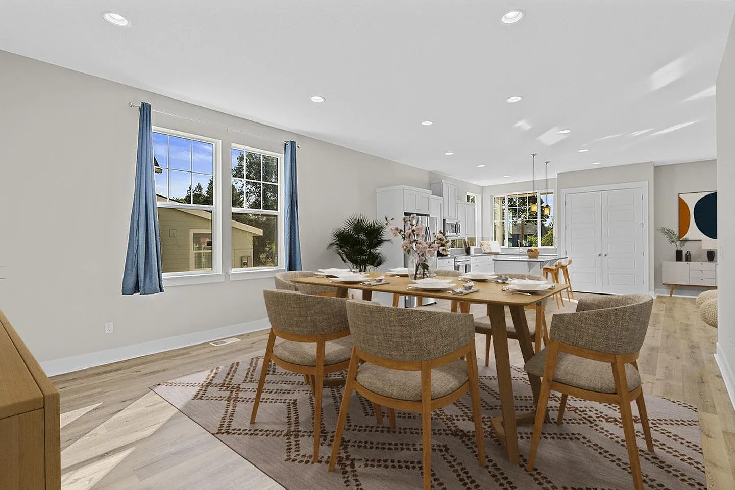 Elegant Hillsboro home near Intel Hillsboro and Orenco Station — Photo 2
