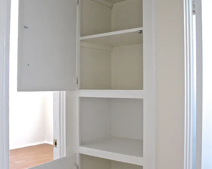 928 Albany St — Photo 12