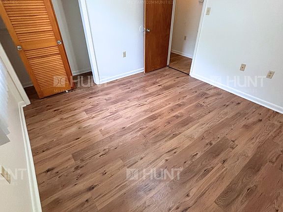 5th image of 23 Dogwood Dr