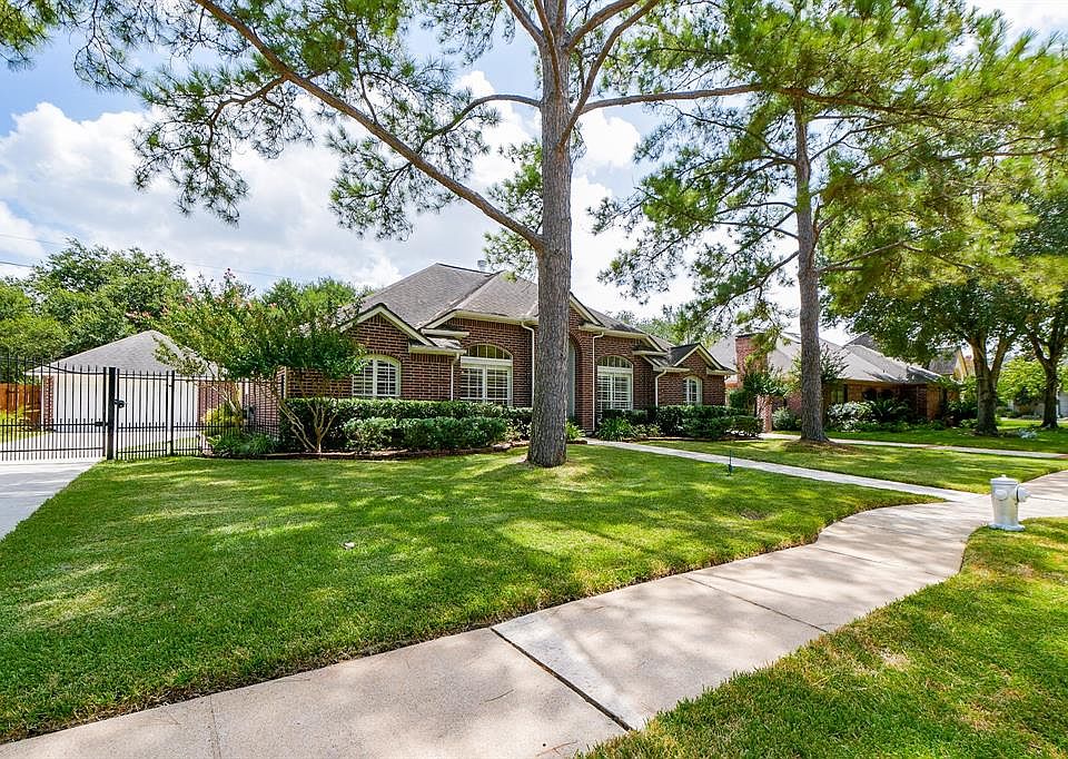 1st image of 816 E Green Belt Dr